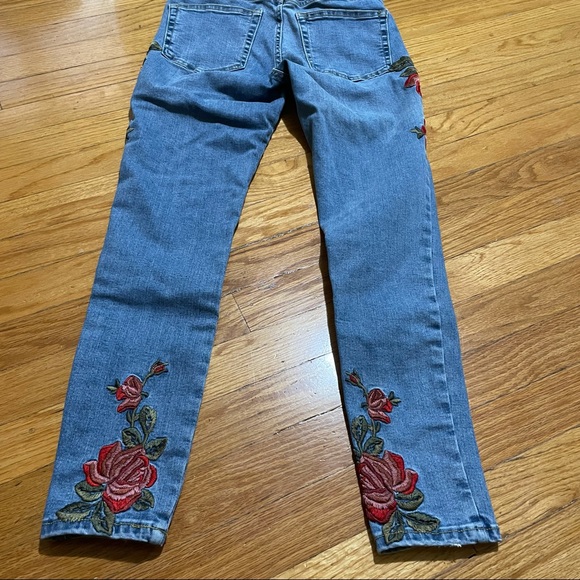 ROSE EMBROIDERY DENIM JEANS - Picture 8 of 9